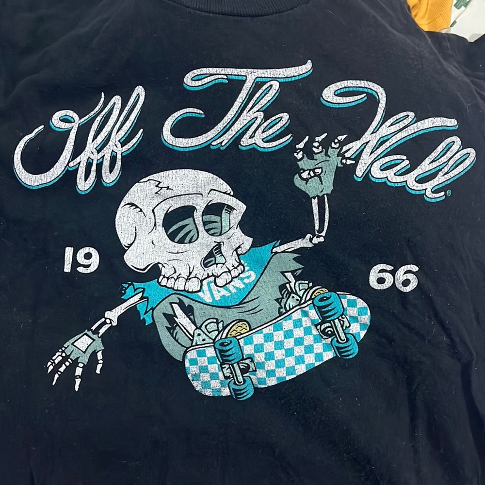 Y2K Vans Off the Wall Skeleton Tee!